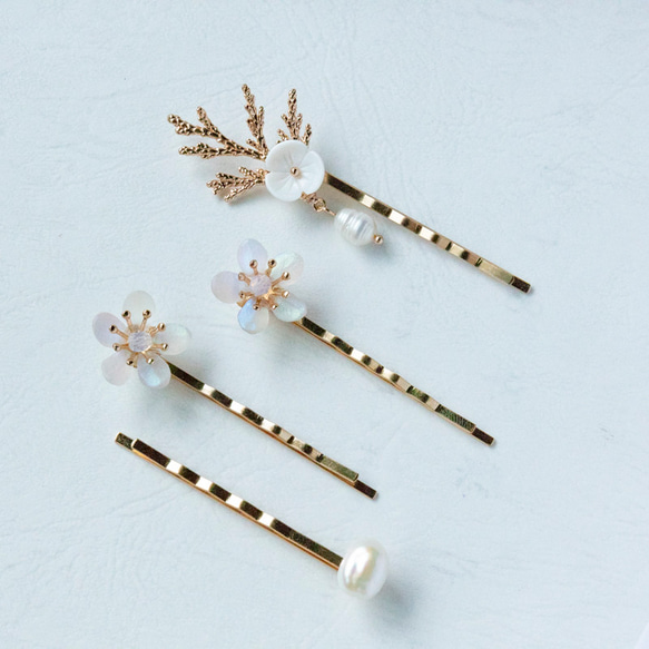 白い花　松枝　バロックパール　４点セット　飾りヘアピン　 ヘアアクセサリー　髪飾り　結婚式 1枚目の画像