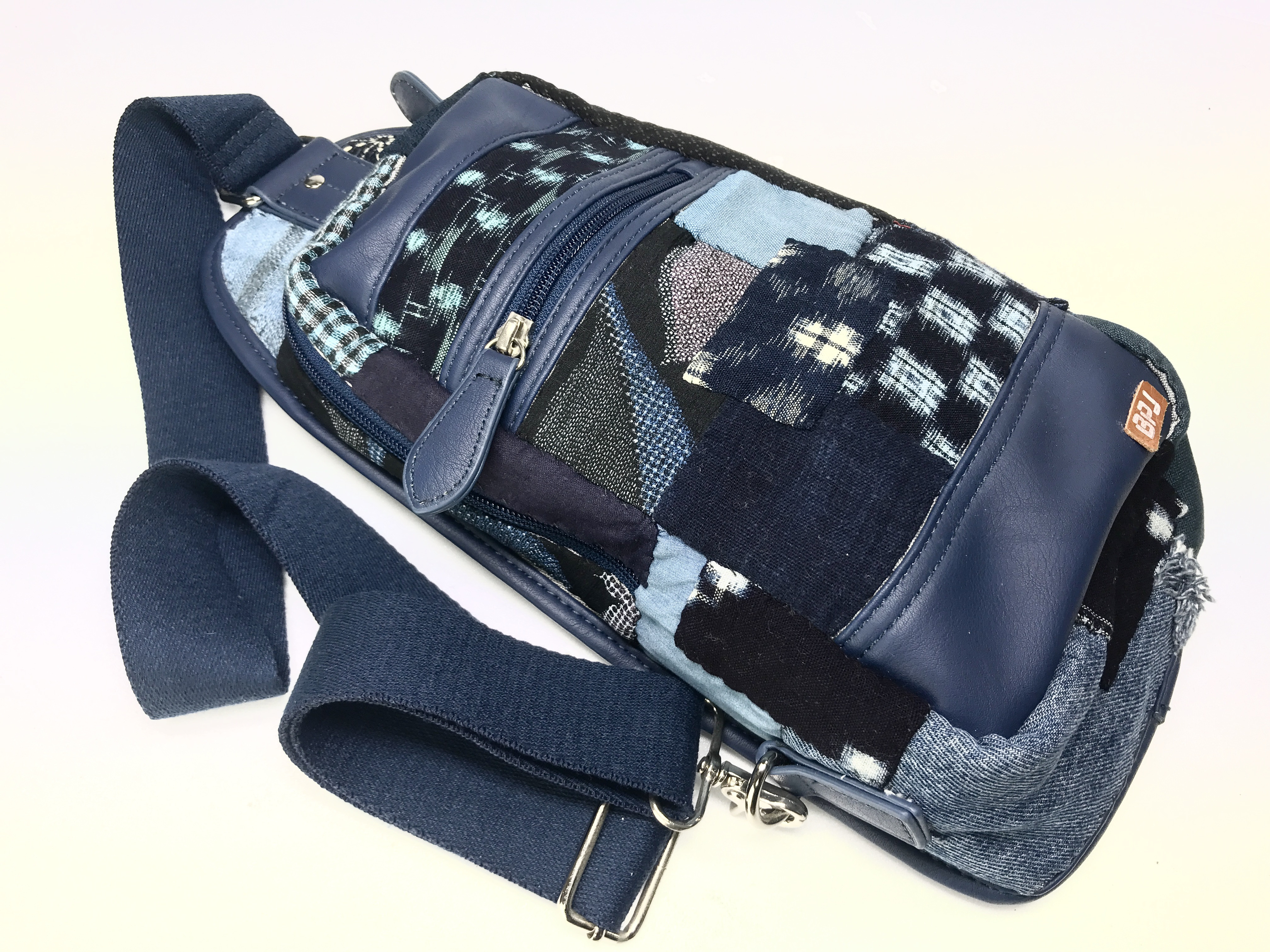 形ショルダーバッグ パッチワーク・うさぎ型抜・ハンドメイド