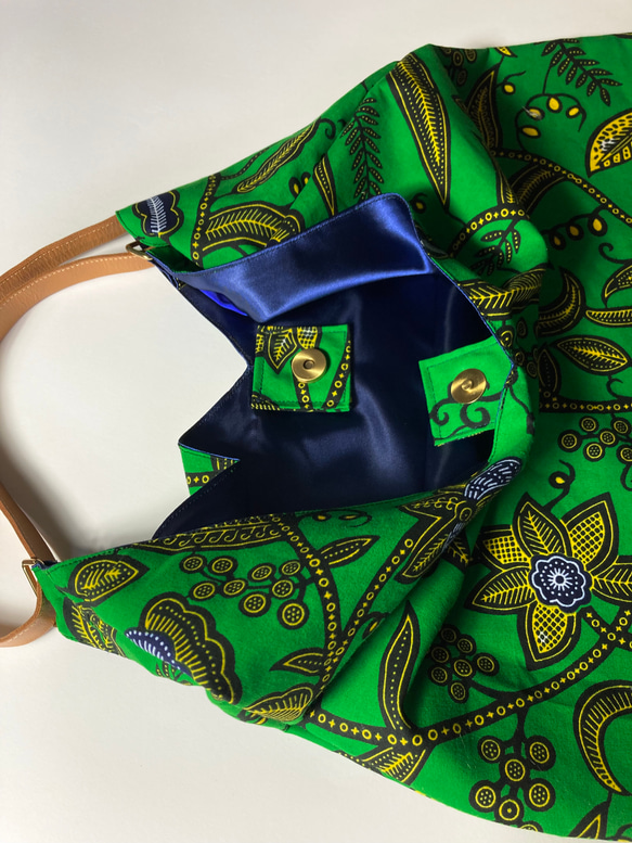 African print × Real leather Folding bag  つる草 2枚目の画像