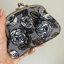 ミナペルホネン/ジャングルレリーフグレイ/木玉がま口ショルダー本革 ミナペルホネン/ジャングルレリーフグレイ/木玉がま口ショルダー