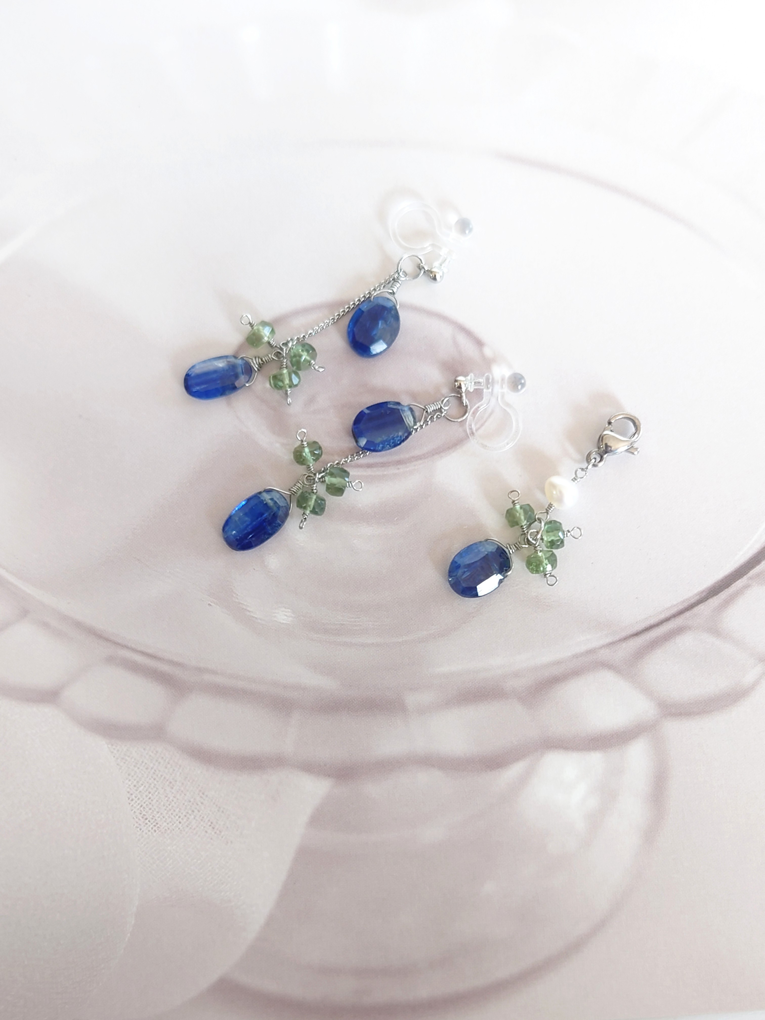 ステンレス✨濃い青のカイヤナイトたち天然石のイヤリングとマスクチャームセット