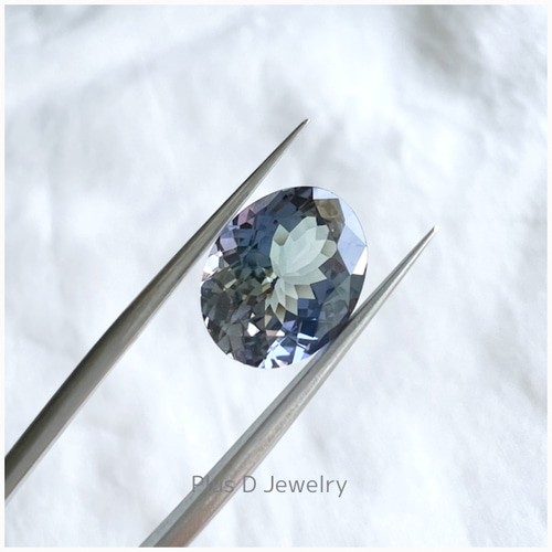 RA-019 バイカラーゾイサイト 3.20ct RA-019 バイカラーゾイサイト 3.20ct 天然石 +D 通販 14298409｜Creema