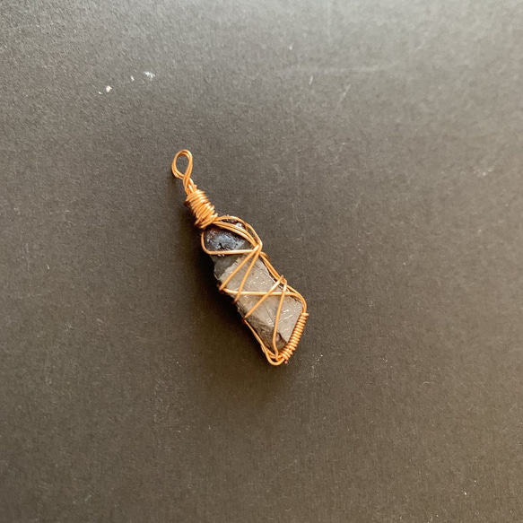 1.特別出品！希少隕石ギベオン14kgf チャーム