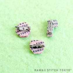 歯と歯ブラシ【ブローチ】バッチ バッジ ピン キッズ 虫歯 金歯 歯みがき 乳歯 刺繍 かわいい クロスステッチ ポップ 4枚目の画像