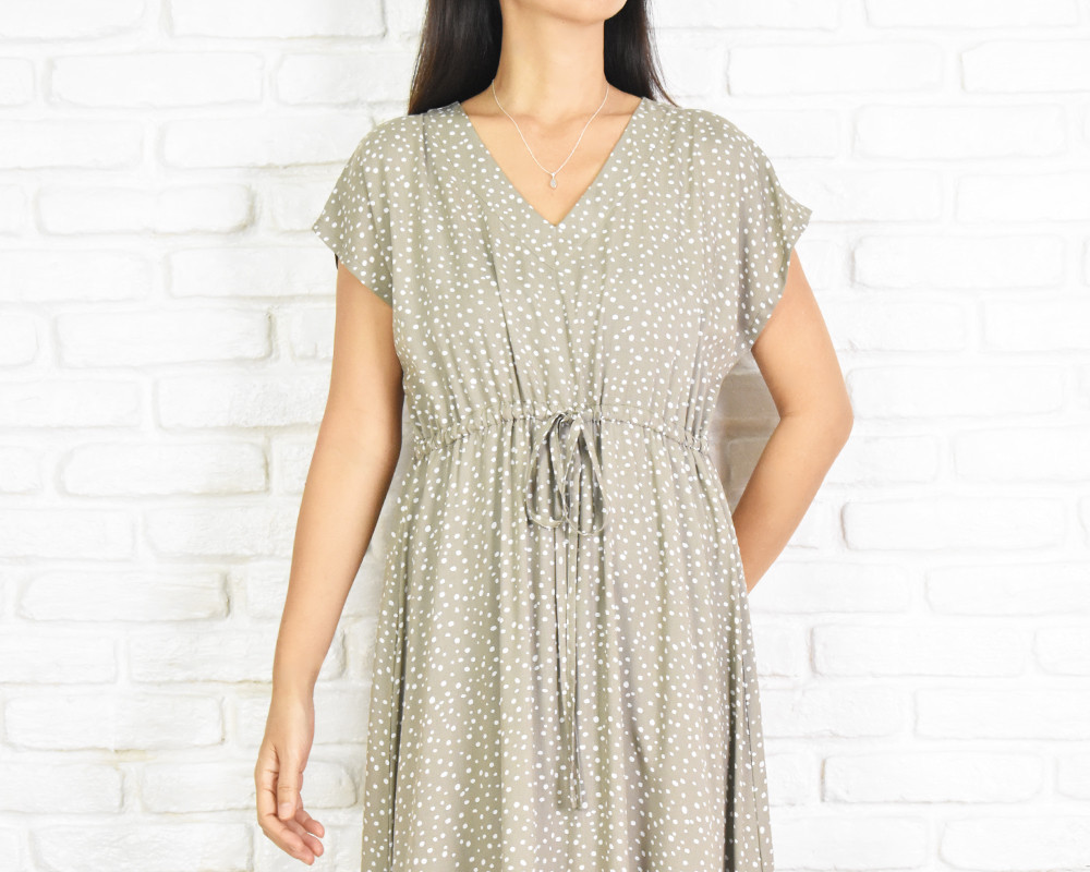 【大きいサイズ】ドット柄Vネックワンピース　水玉