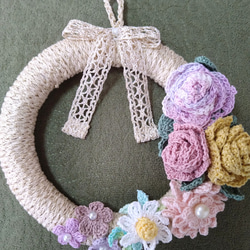 アンティーク系・お花のレース編みリース（直径16cm） 5枚目の画像