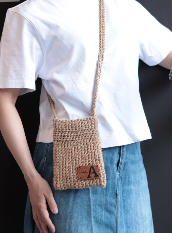 【イニシャル本革ワッペン】国産JUTE100%＊麻ヒモスマホショルダーバッグ(ポシェット)＊贈り物ギフトにも◎ 16枚目の画像