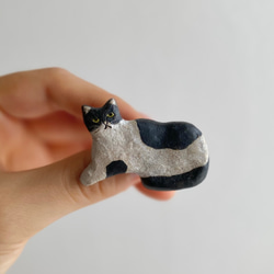 白黒猫のちいさなブローチ　【受注制作】 5枚目の画像