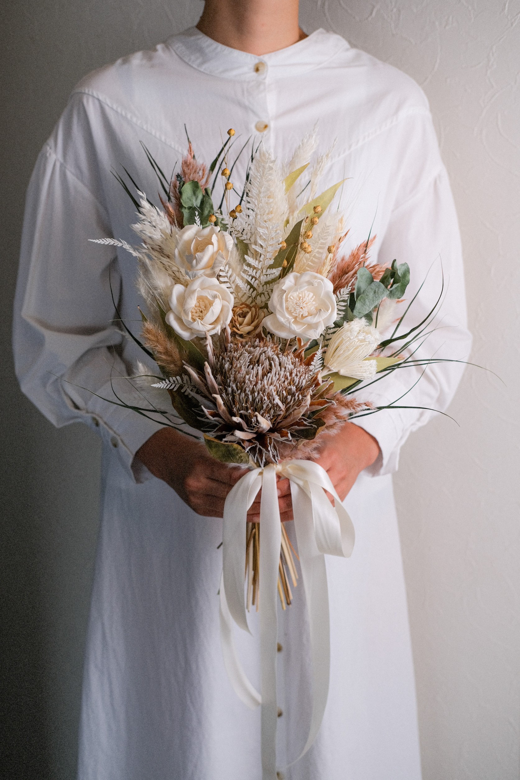 プロテアとココフラワーのドライフラワーブーケ/ウェディングブーケ&ブートニア ブーケ、ブートニア 造花 プロテアとココフラワーのドライ