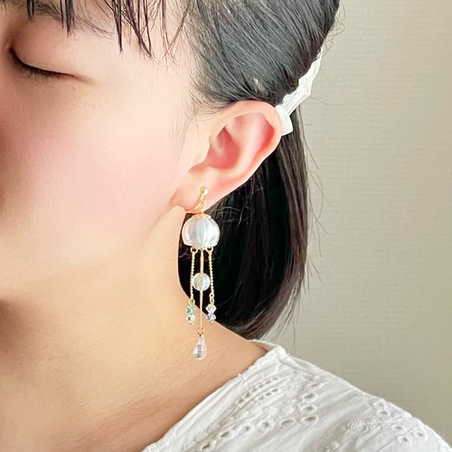 くらげと遊ぶ*アクア 刺繍糸で作るクラゲのピアス・イヤリング くらげと遊ぶ*アクア 刺繍糸で作るクラゲのピアス・イヤリング