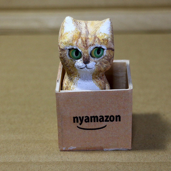 nyamzon箱と猫シリーズ　2　チャトラ 1枚目の画像
