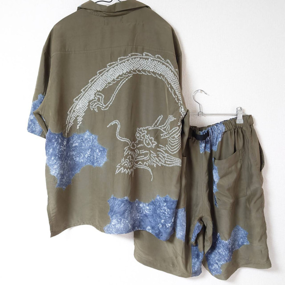 Acote 半袖 アロハシャツ ショートパンツ セットアップ 着物リメイク ドラゴン 龍 絞り カーキ 5枚目の画像