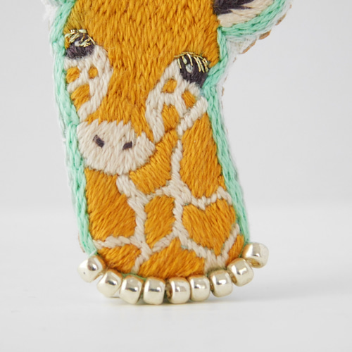 キリン 刺繍ブローチ 【受注製作】 ブローチ 手刺繍小物＊宝珠