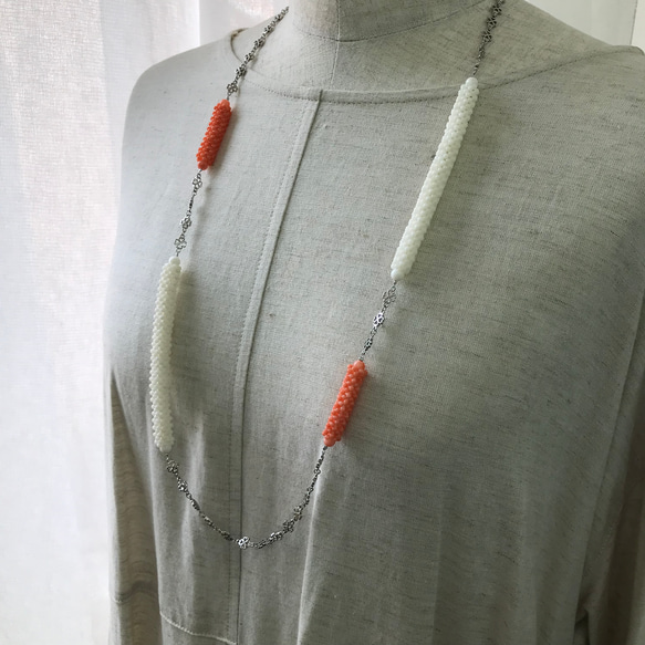 爽やか夏オススメのネックレス　珊瑚筒編み・花チェーン　オリジナルデザイン　ロングネックレス　R40717 6枚目の画像