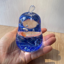 アカクラゲのガラスオブジェ☆洋梨型のペーパーウェイト 5枚目の画像