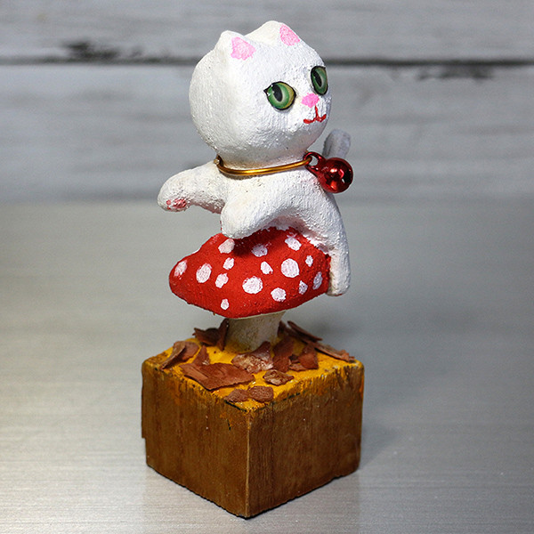 木彫りの猫 キノコ