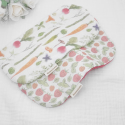 ふわふわガーゼハンカチ『いちご・やさい』優しい肌触りの8重ガーゼハンカチ 10×20cm ギフトにも☺ 2枚目の画像