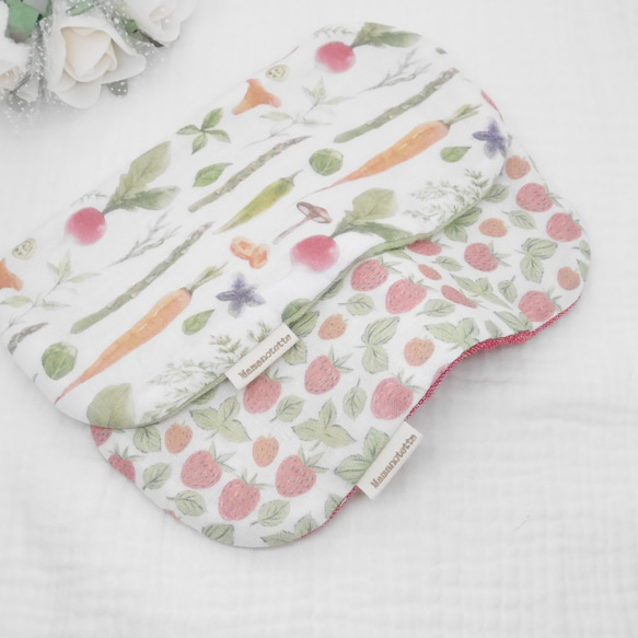 ふわふわガーゼハンカチ『いちご・やさい』優しい肌触りの8重ガーゼハンカチ 10×20cm ギフトにも☺ 2枚目の画像