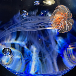 アカクラゲのガラスオブジェ☆りんご型のペーパーウェイト 8枚目の画像