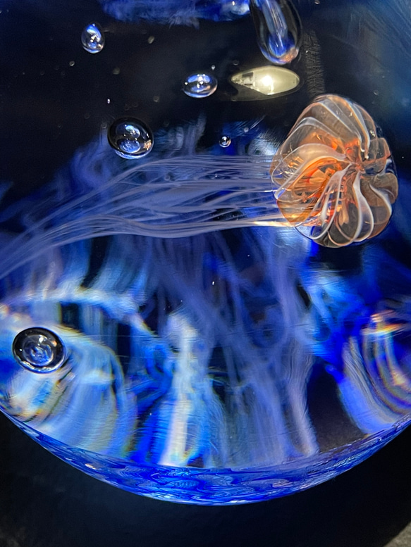 アカクラゲのガラスオブジェ☆りんご型のペーパーウェイト 8枚目の画像