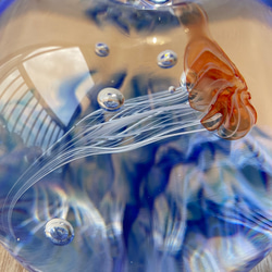 アカクラゲのガラスオブジェ☆りんご型のペーパーウェイト 4枚目の画像