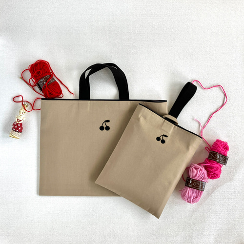 手刺繍＊さくらんぼのレッスンバッグ と上履き入れの2点セット