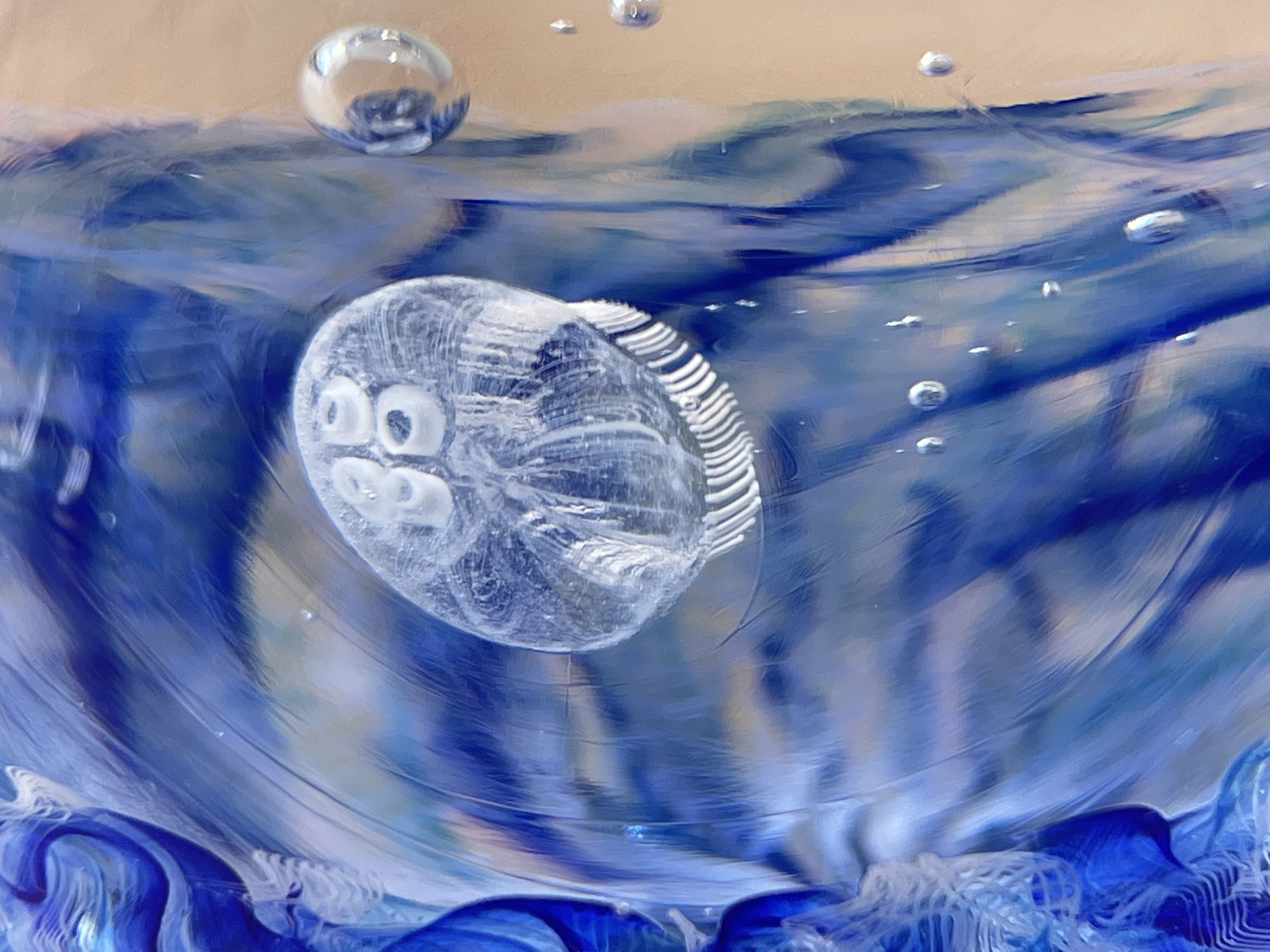 ミズクラゲのガラスオブジェ☆洋梨型のペーパーウェイト