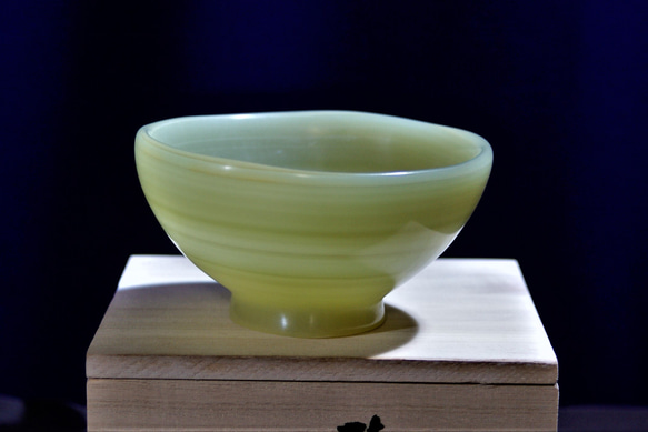 抹茶茶碗　『若草』三　天然石オニックスから彫りだされた器　 1枚目の画像