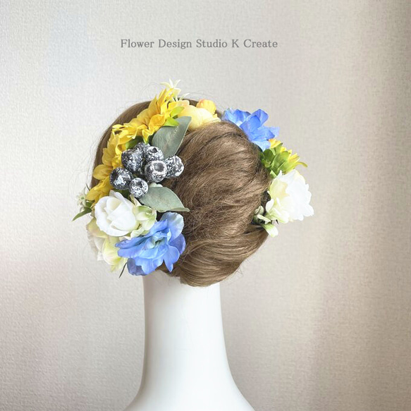 向日葵と青いデルフィニュウムのヘッドドレス　ヒマワリ　ひまわり　髪飾り　ウエディング　ブライダル　花嫁ヘア　成人式 4枚目の画像