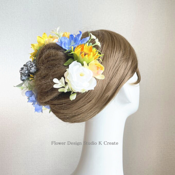 向日葵と青いデルフィニュウムのヘッドドレス　ヒマワリ　ひまわり　髪飾り　ウエディング　ブライダル　花嫁ヘア　成人式 3枚目の画像