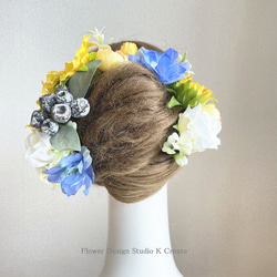 向日葵と青いデルフィニュウムのヘッドドレス　ヒマワリ　ひまわり　髪飾り　ウエディング　ブライダル　花嫁ヘア　成人式 5枚目の画像