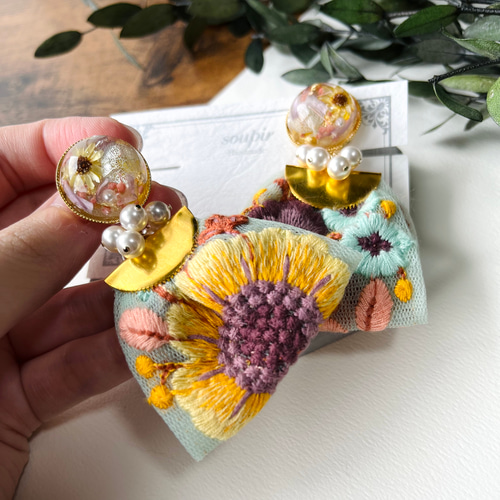 ひまわりの大ぶりチュールインド刺繍リボンタッセルピアス/イヤリング