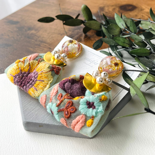 ひまわりの大ぶりチュールインド刺繍リボンタッセルピアス/イヤリング