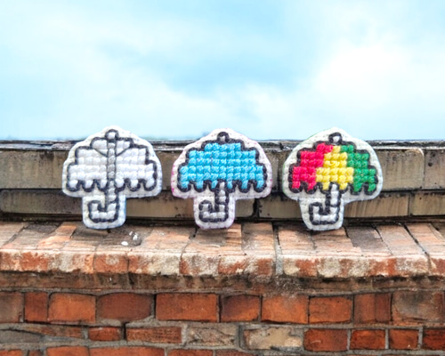 ブローチバッジ 、セットすべて7枚 傘【ブローチ】バッチ バッジ ピン かさ カサ 雨 梅雨 刺繍 かわいい