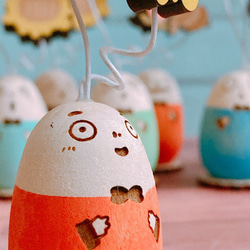 【夏限定】木製卵のチルでベイビーなおじさん✻おじチル　#cアプリコットオレンジ　プレゼント　オーナメント　オブジェ 3枚目の画像