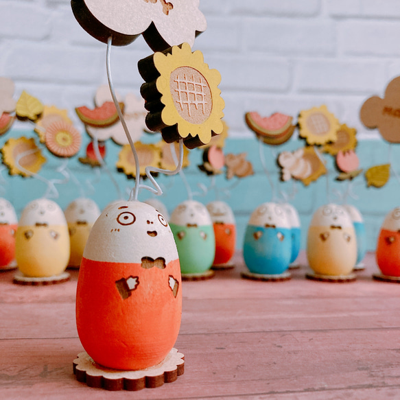 【夏限定】木製卵のチルでベイビーなおじさん✻おじチル　#cアプリコットオレンジ　プレゼント　オーナメント　オブジェ 2枚目の画像