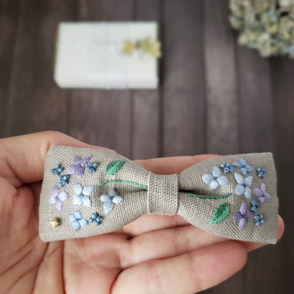 雨と仲良しに　紫陽花刺繍リボンバレッタ/ブローチ　グレー 9枚目の画像