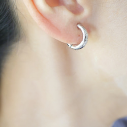看起來像耳環的簡單圈形耳環（銀色） 第6張的照片