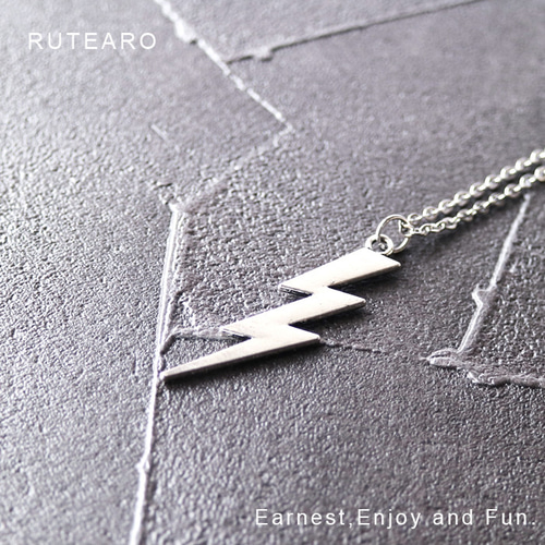 銀稲妻一閃(L)　稲妻(Lightning)ペンダント Silver925 シルバー925 サンダーネックレス シルバー カミナリ 雷 稲妻