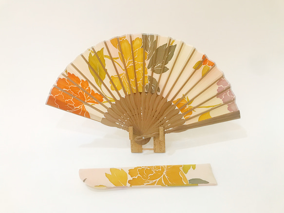 着物扇子　アンティークの絹の着物使用　日本の京都の職人が手仕事で制作　オンリーワン　プレゼントに最適 #47 3枚目の画像