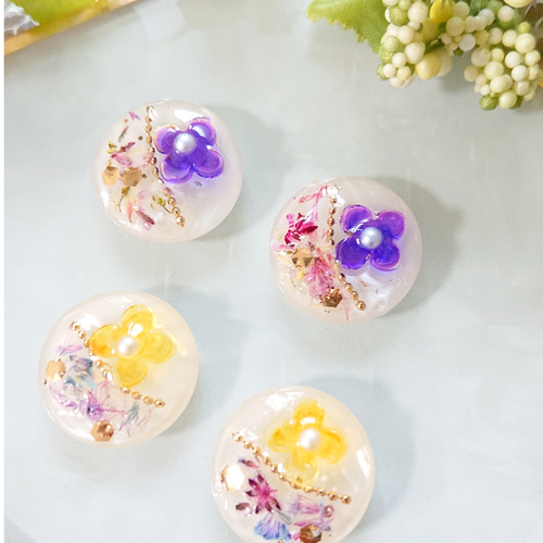 お花のボタン☆4個 e-37 ボタン/カボション/レジン/ドライフラワー/花 