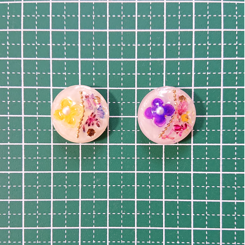 お花のボタン☆4個 e-37 ボタン/カボション/レジン/ドライフラワー/花 