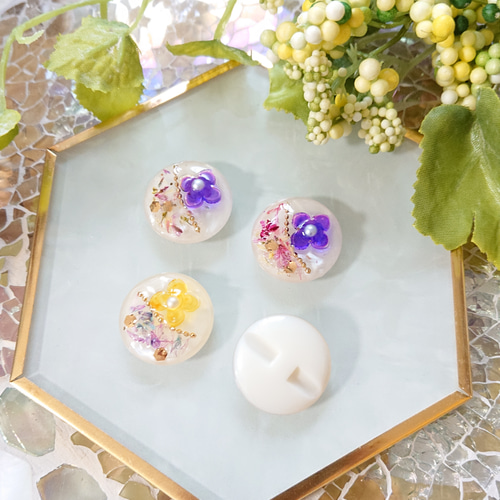 お花のボタン☆4個 e-37 ボタン/カボション/レジン/ドライフラワー/花 