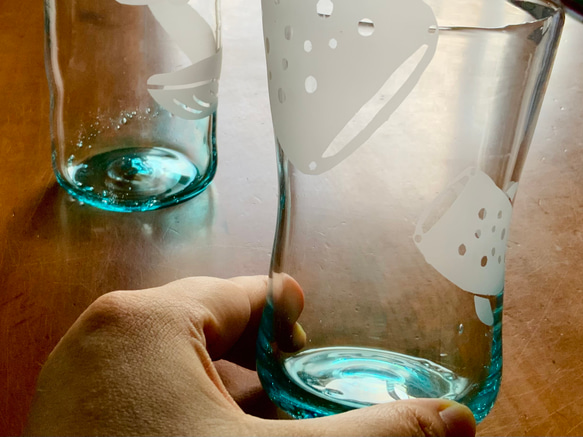 夏コップ　ジンベイザメの親子　グラス　ビアグラス 6枚目の画像