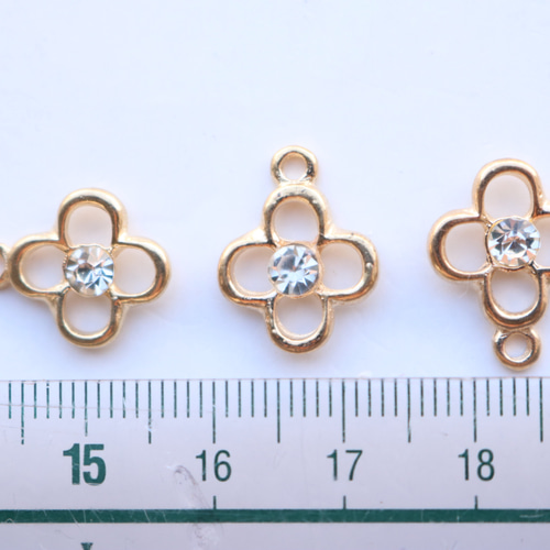 464【8個】フラワーチャーム ハンドメイド素材 パーツ コネクター お花