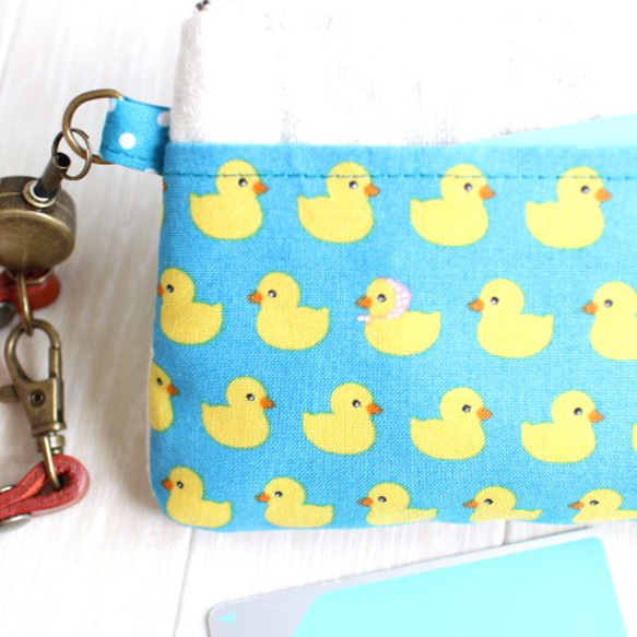 ビュ~ンと伸びるバッグ用ミニポ/ブルーの小鳥刺繍ｘラバーダック 7枚目の画像