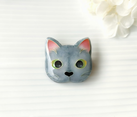 七宝焼き・猫のお顔ブローチ（大）☆グレーの猫 ② (再販） 1枚目の画像