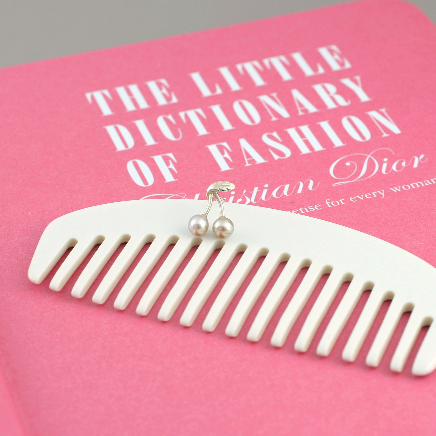 片耳　K10　チェリーピアス　さくらんぼピアス　< 淡水パール・ピンクベージュ >　[P0085]