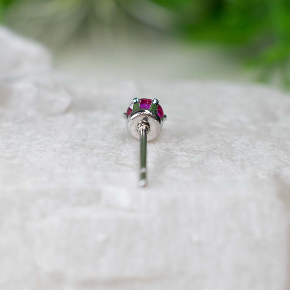 合成ルビー・ピアス　4mm（片耳） 5枚目の画像