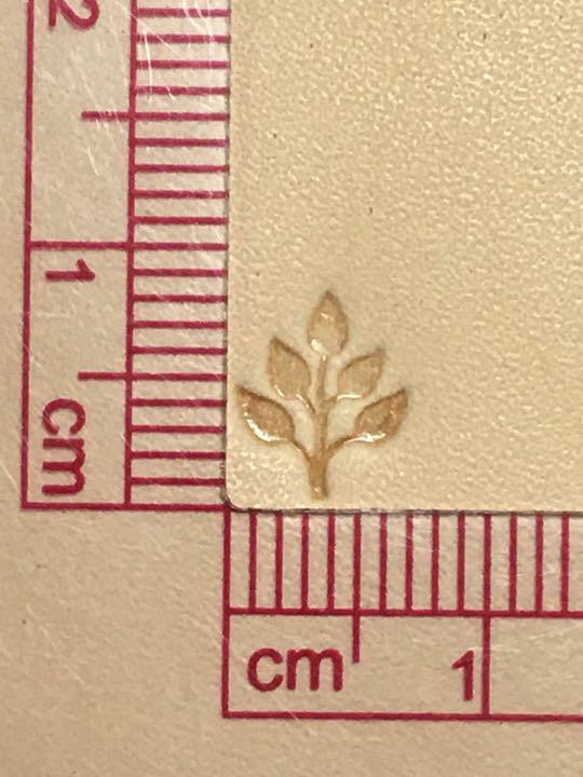 可愛らしい葉っぱ❤️木槌などで刻印❤️レザークラフト革細工 2枚目の画像